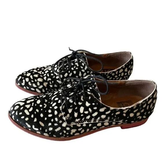 DV Dolce Vita Animal Print Calf Hair Oxford Leather Flats Beige Brown Lace Up 6 - Picture 1 of 15